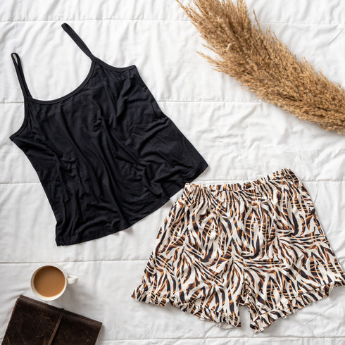 Ensemble pyjama d'été femme, Chemisier noire + Short à volants zébré