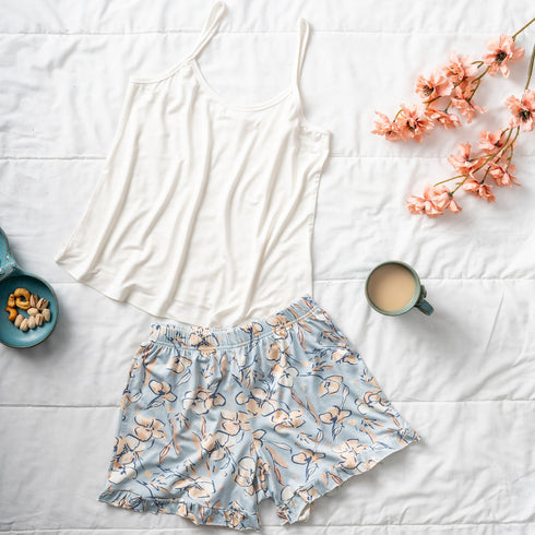 Ensemble pyjama d'été femme, Chemisier blanc + Short à volants floraux bleu bébé